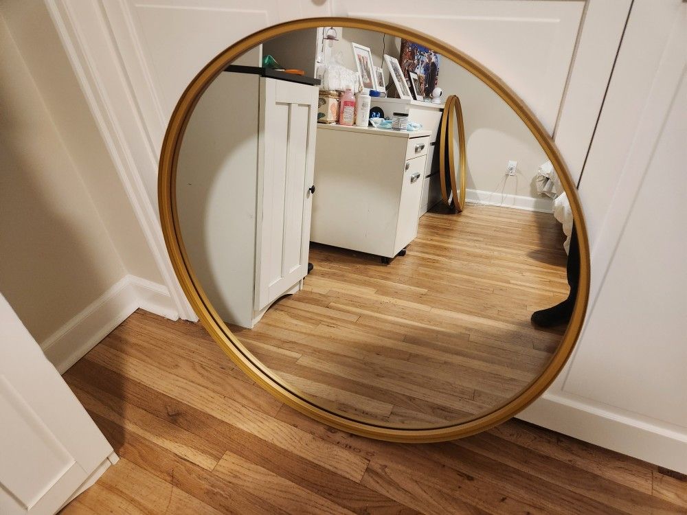 Circle Mirror
