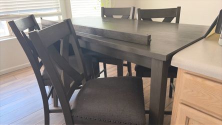 Hi-top sit down Table