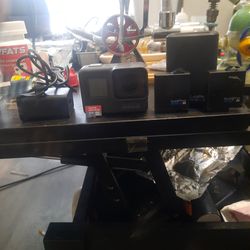 Go pro Hero 5 with 2 Batteries and dual charger station