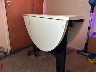 Round Pop Up Table - White
