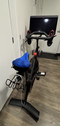 2020 Peloton Bike Plus Good Condition 22 Inch Screen with Shoes - Cambridge, MA