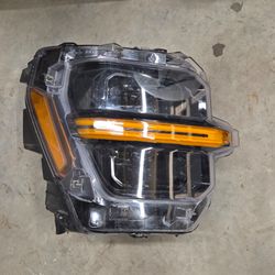 BROKEN 2024 to 2026 Ford F150 Passenger Headlight
