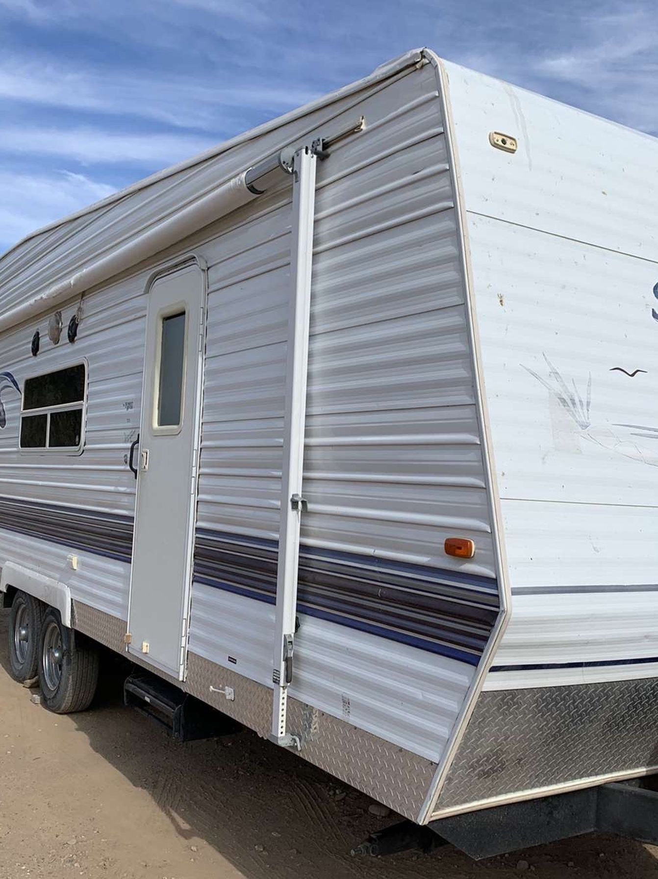 2004 25ft sandpiper Toy hauler ****pending Sale****