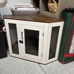 Corner Table/Dog Crate/Cage