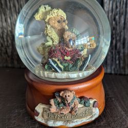 Boyd's "Helping Hands" Musical Snow Globe