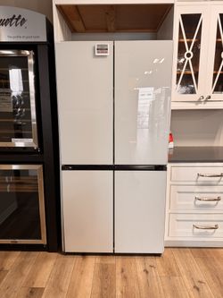 New Samsung - Bespoke 22 cu. ft. Counter Depth 4-Door French Door Refrigerator with Zero Clearance Fit - White Glass Model: RM80F22WEW
