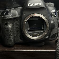 Canon 5D Mark IV w/ 24-105mm Lens AF
