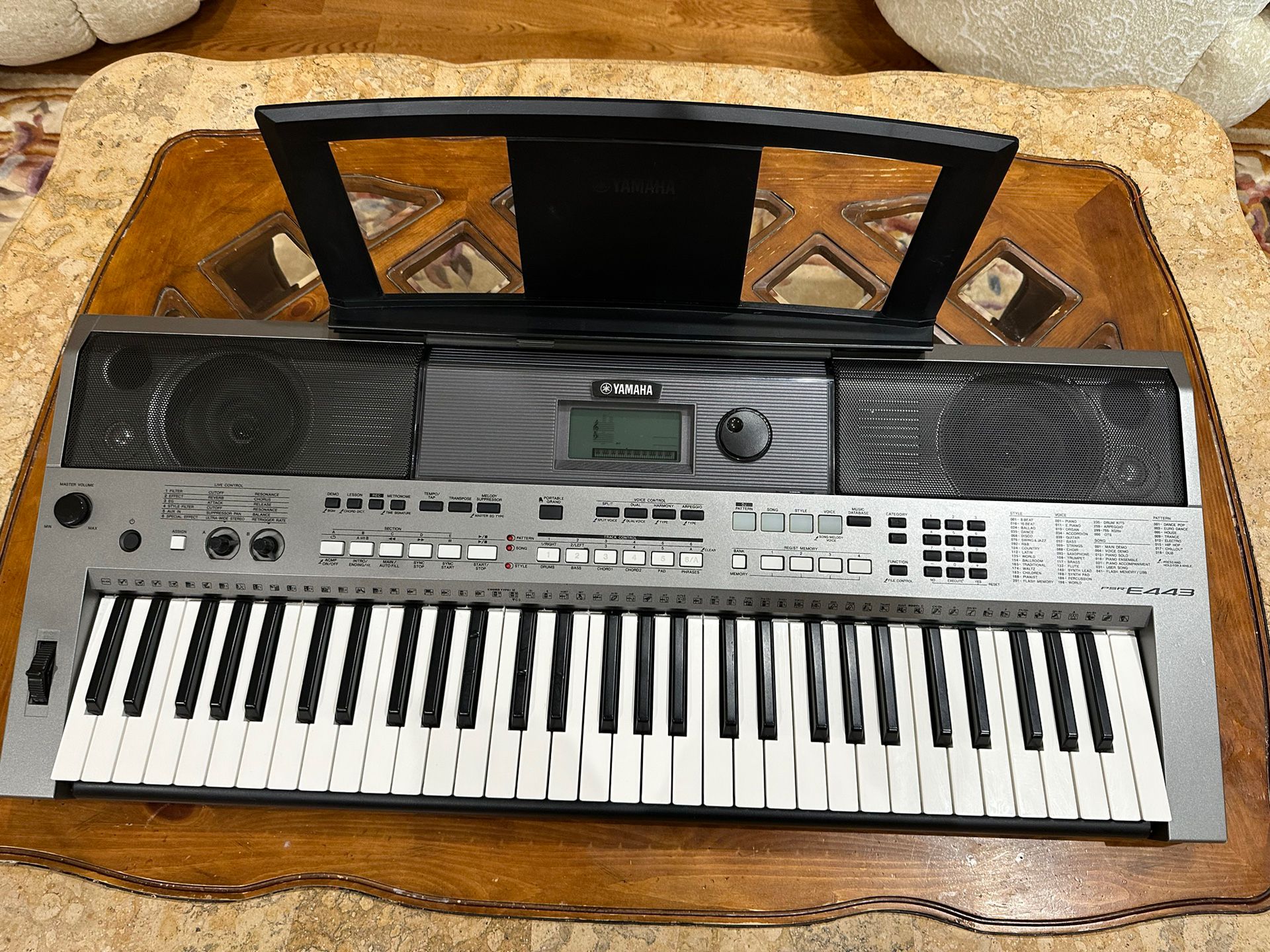 Yamaha Keyboard PSR E443