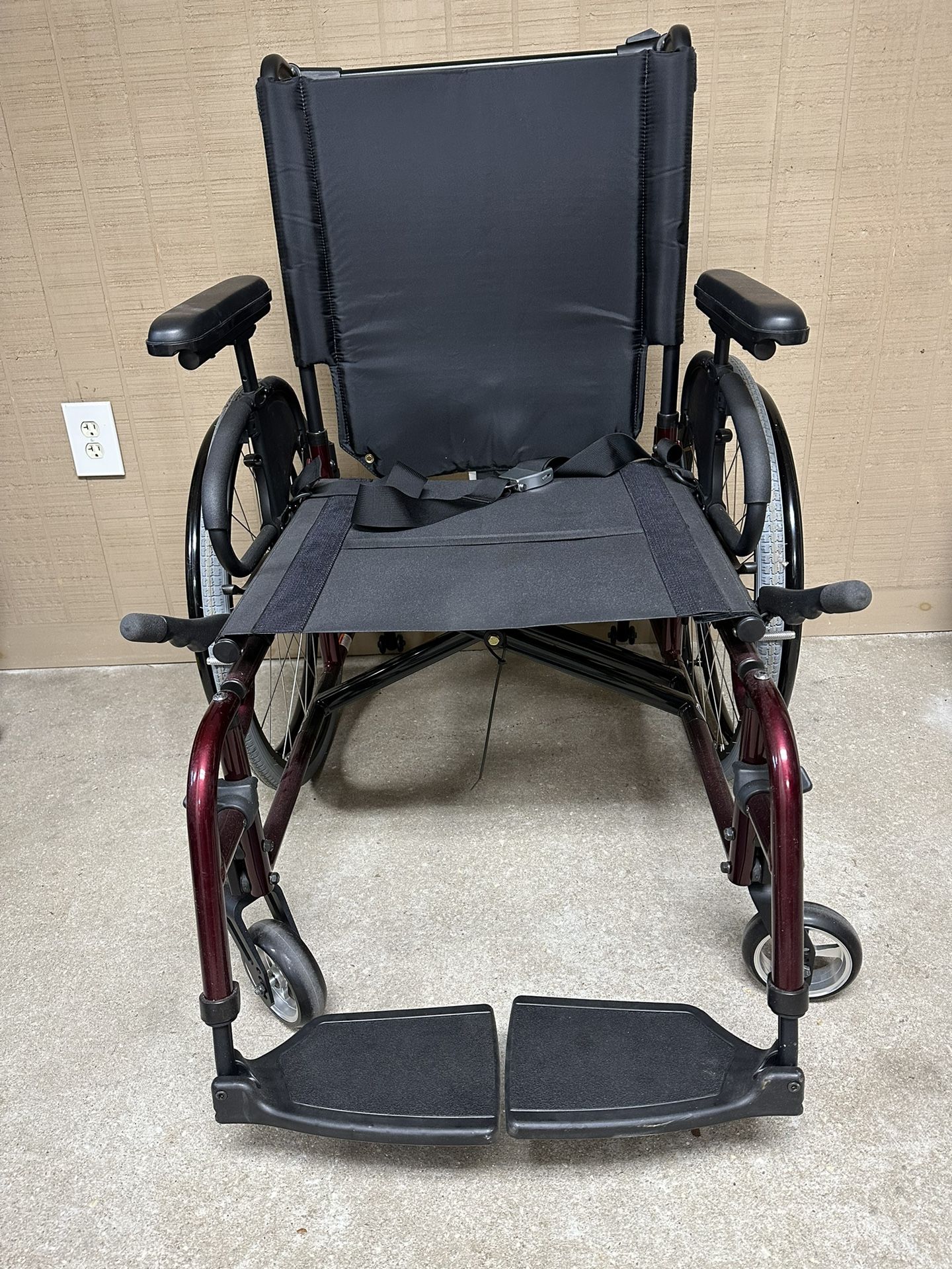 Like New Quickie 2 Manual Wheelchair 