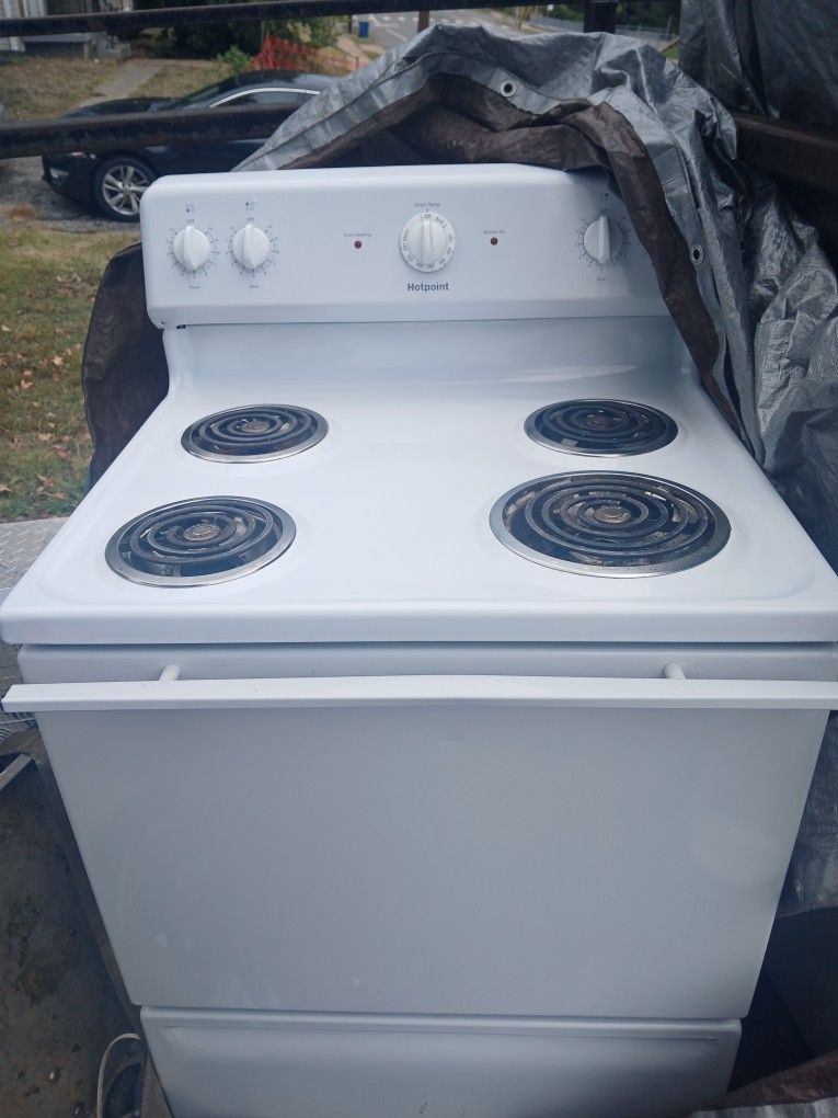 Clean White Stove/electric