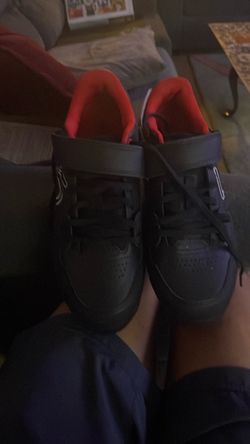 Mountain bike shoes