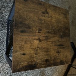 End Table MUST GO Great Condition! $30 OBO