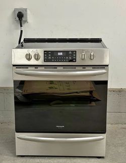 Frigidaire Gallery Electric Range Stainless Steel - Works Perfectly