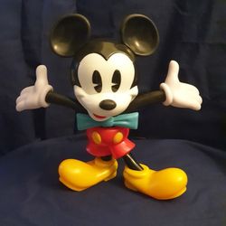 Mickey Mouse 90th Birthday Disney park Exclusive Souvenir Sipper Cup  no straw