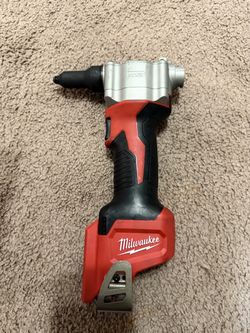 Milwaukee M12 Cordless Rivet Tool, 2000-Lb. Pull Force, Bare Tool, Model# 2550-20