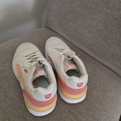 Pumas Girls Tennis Shoes 