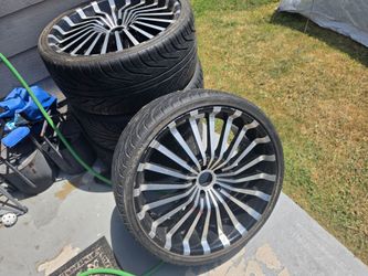 Set of 4 Multi-Spoke Rims with Tires