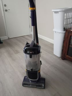 Shark power vacuum barely used
