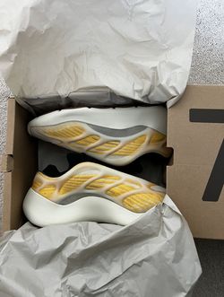 Yeezy 700 V3