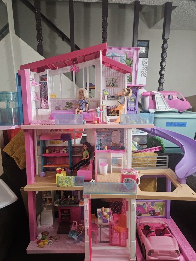 Barbie Dream House 