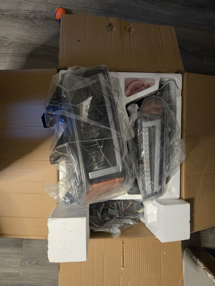 2004-2012 GMC Canyon/ Chevy Colorado Headlights $80 OBO