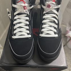 Jordan 5 (metallic) Size 8.5 Men 10 Women’s