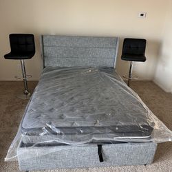🛏️ FULL SIZE BED + BAR STOOLS – READY TO GO 🪑 