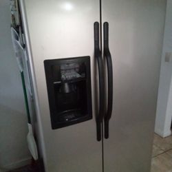 Refrigerator 