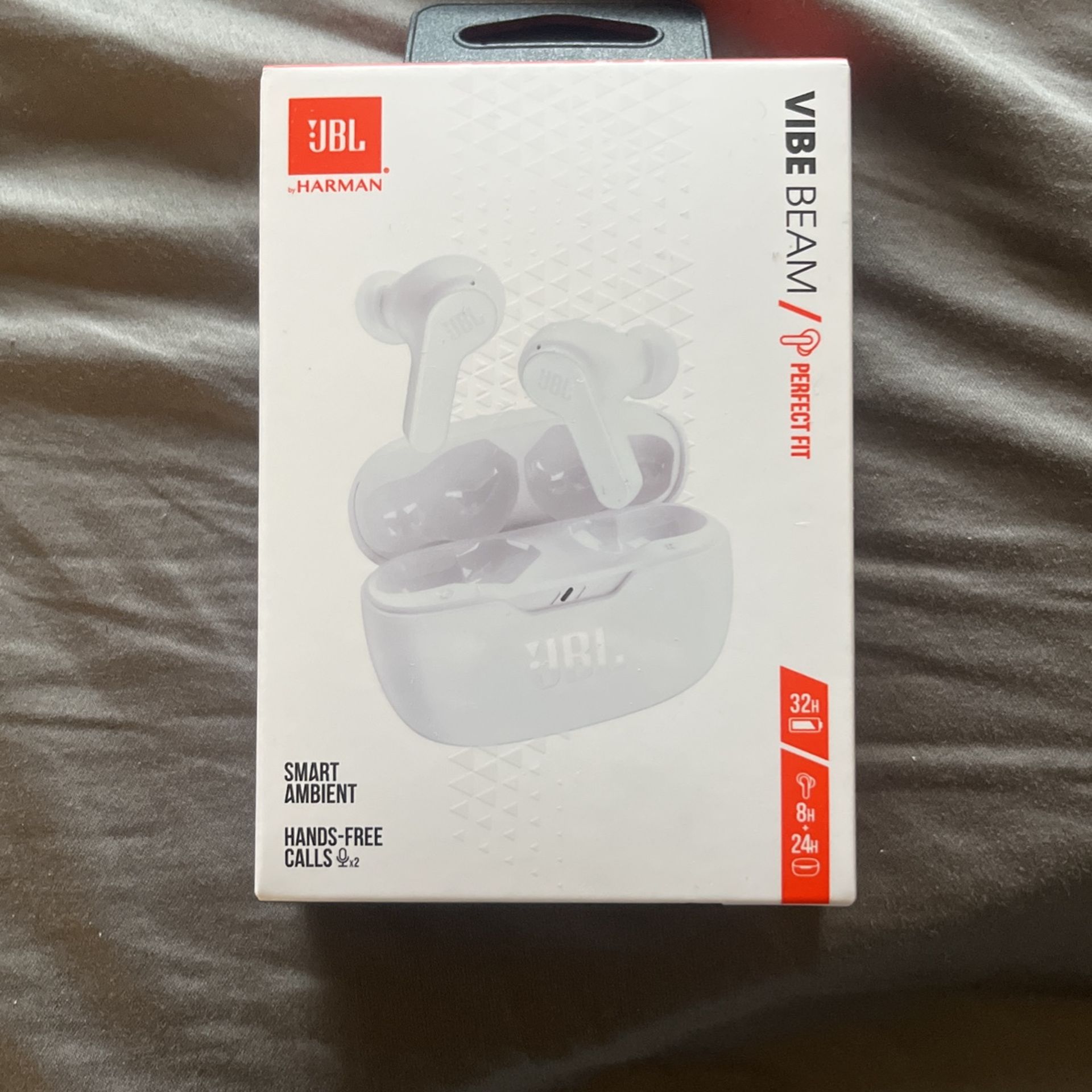 White JBL Earbuds Vibe Beam