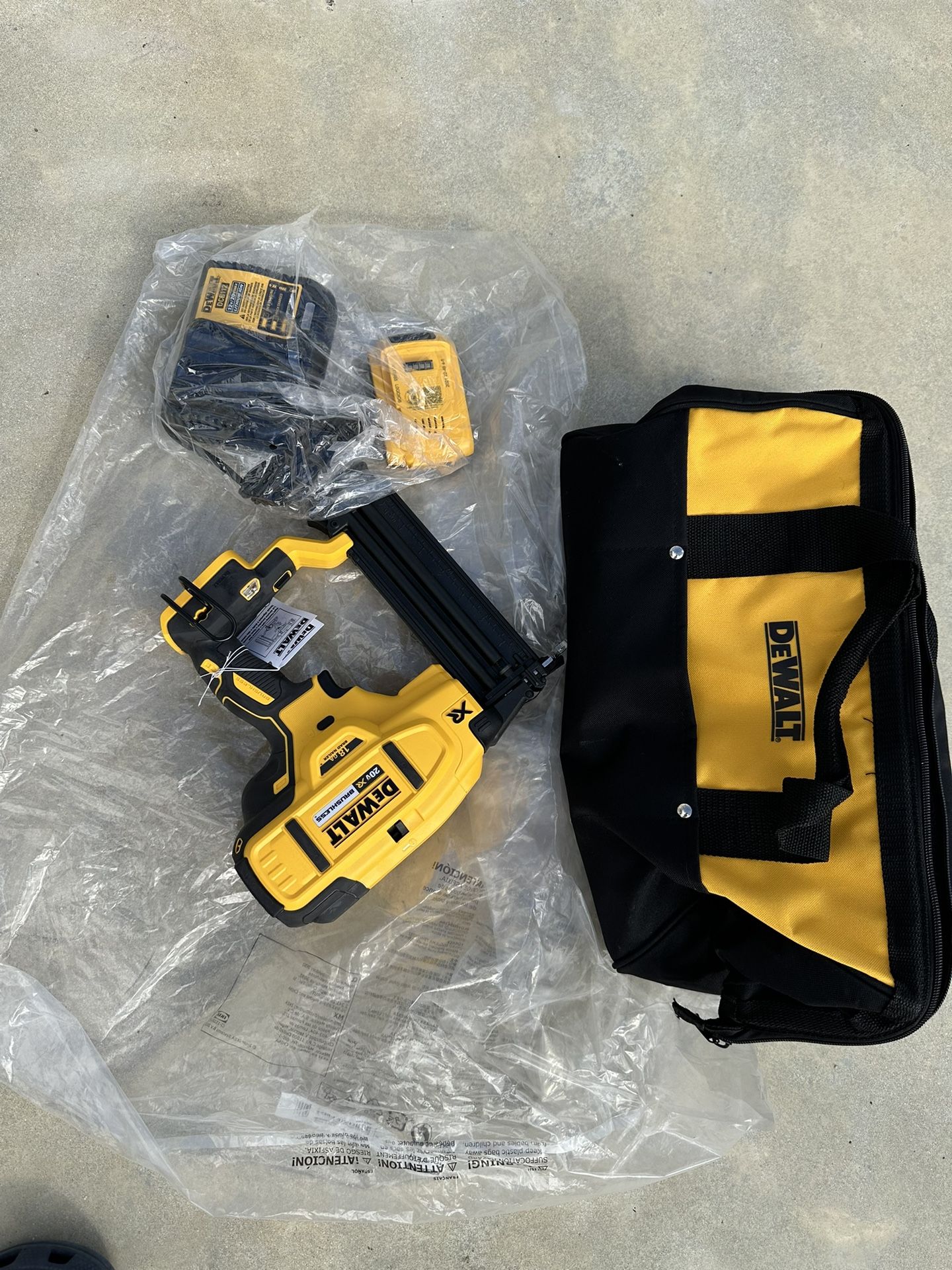 DEWALT 20V MAX XR 18 Ga. Cordless Brad Nailer 20 V