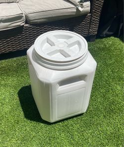 Gamma2 Vittles Vault 50lb Pet Dog Food Storage Container 3.5-7 Gallon Bucket Excellent Cond