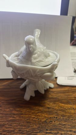 1950 elegant Westmoreland Milk Glass Dove