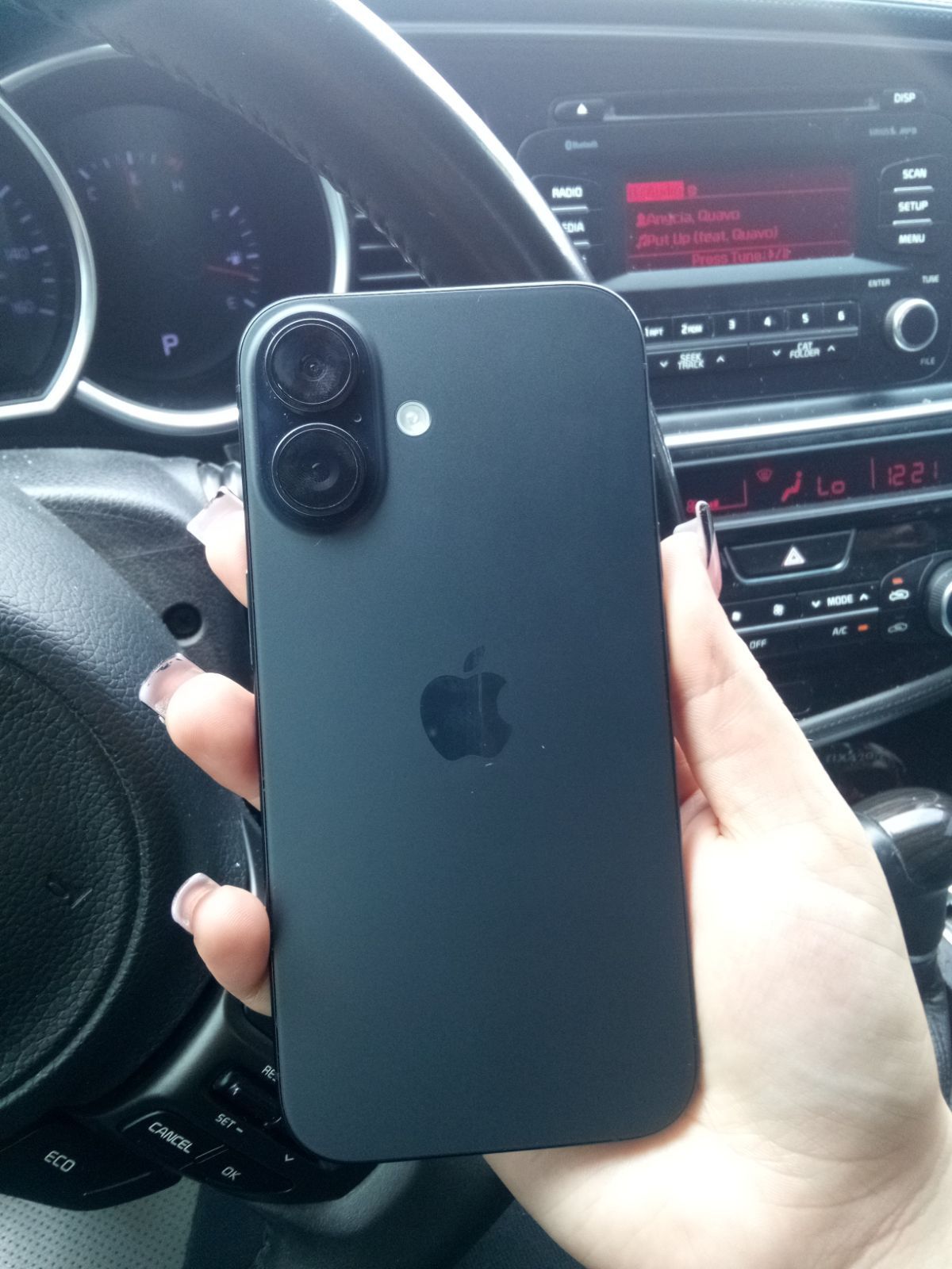 IPHONE 16