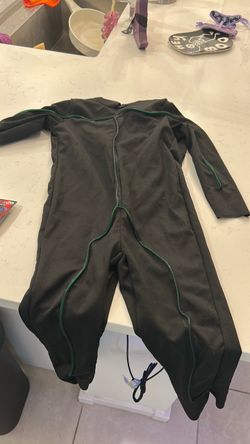 Costume with the neon lights green