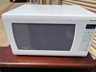 Panasonic 1250W Inverter Microwave White