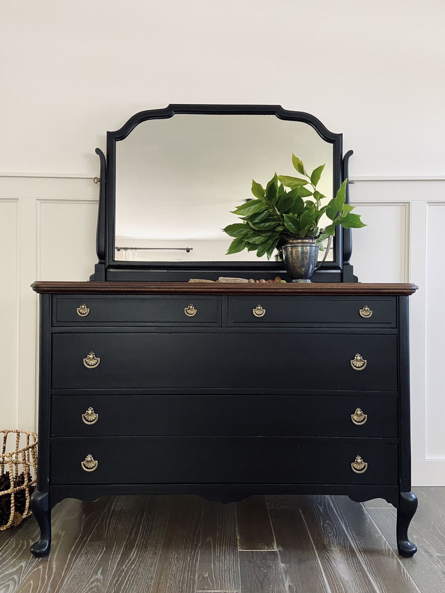 Vintage vanity dresser / Console / Entryway table / Buffet