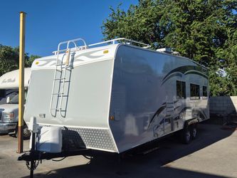 2008 Toy hauler