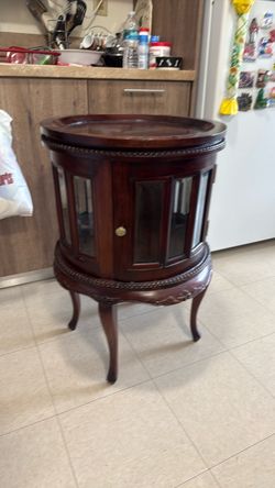 Display stand with tray