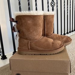 Girls UGGs size 2 Good Condition 