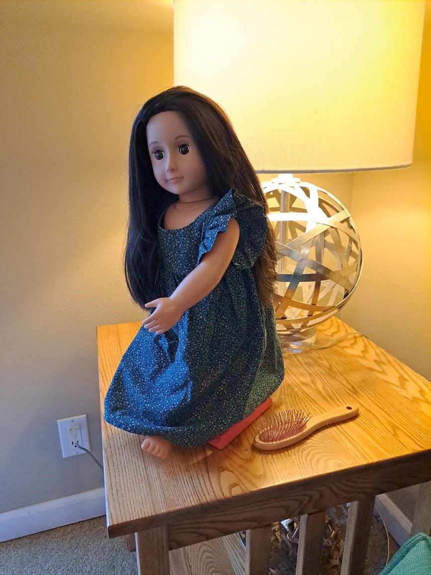 My Generation Doll Girl With Brush And Stand