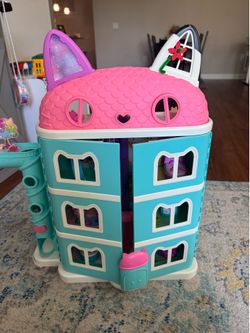 Gabbys Dollshouse with accessories