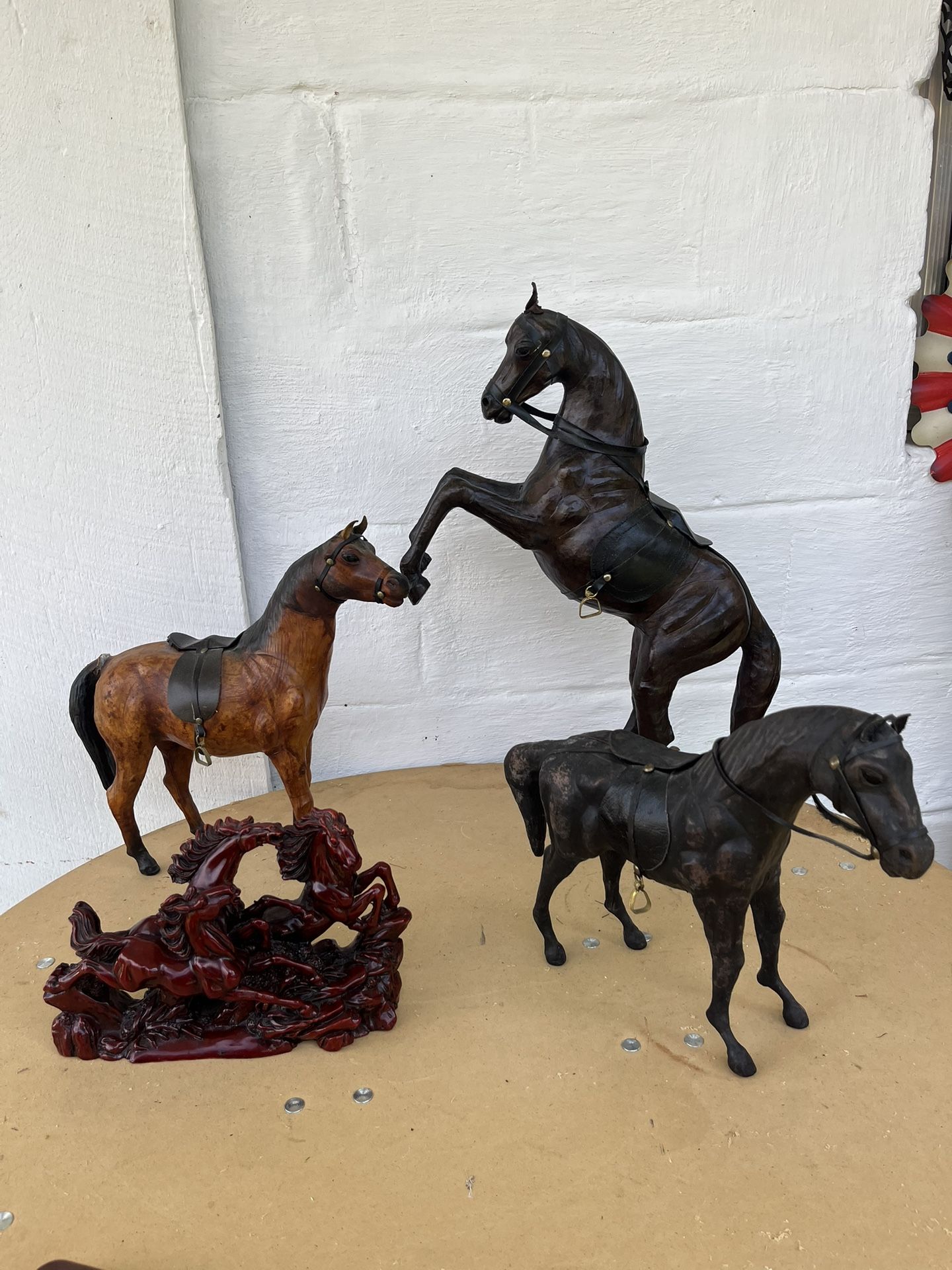 4 Horse Antiques