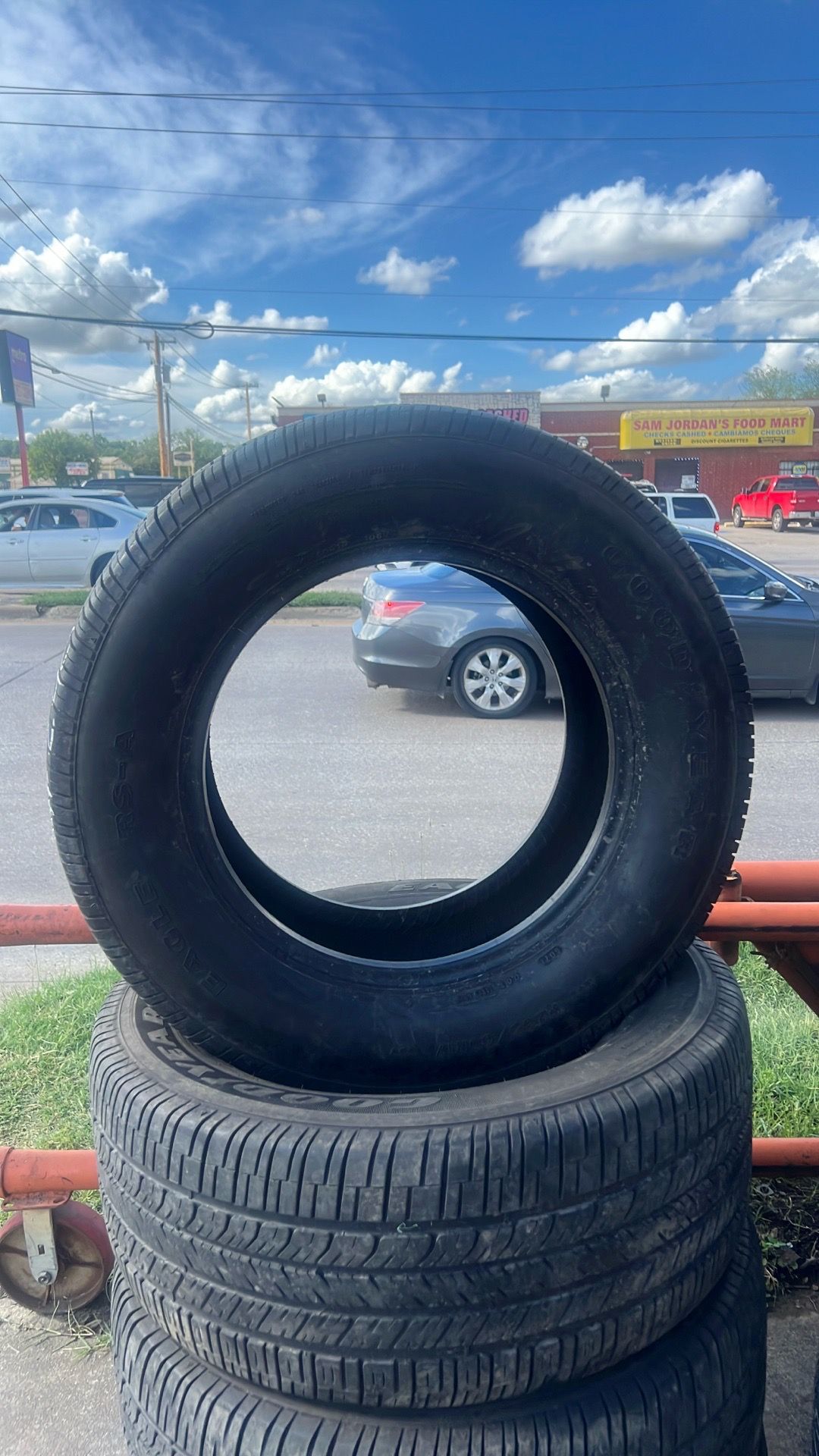 Goodyear P265/60R17