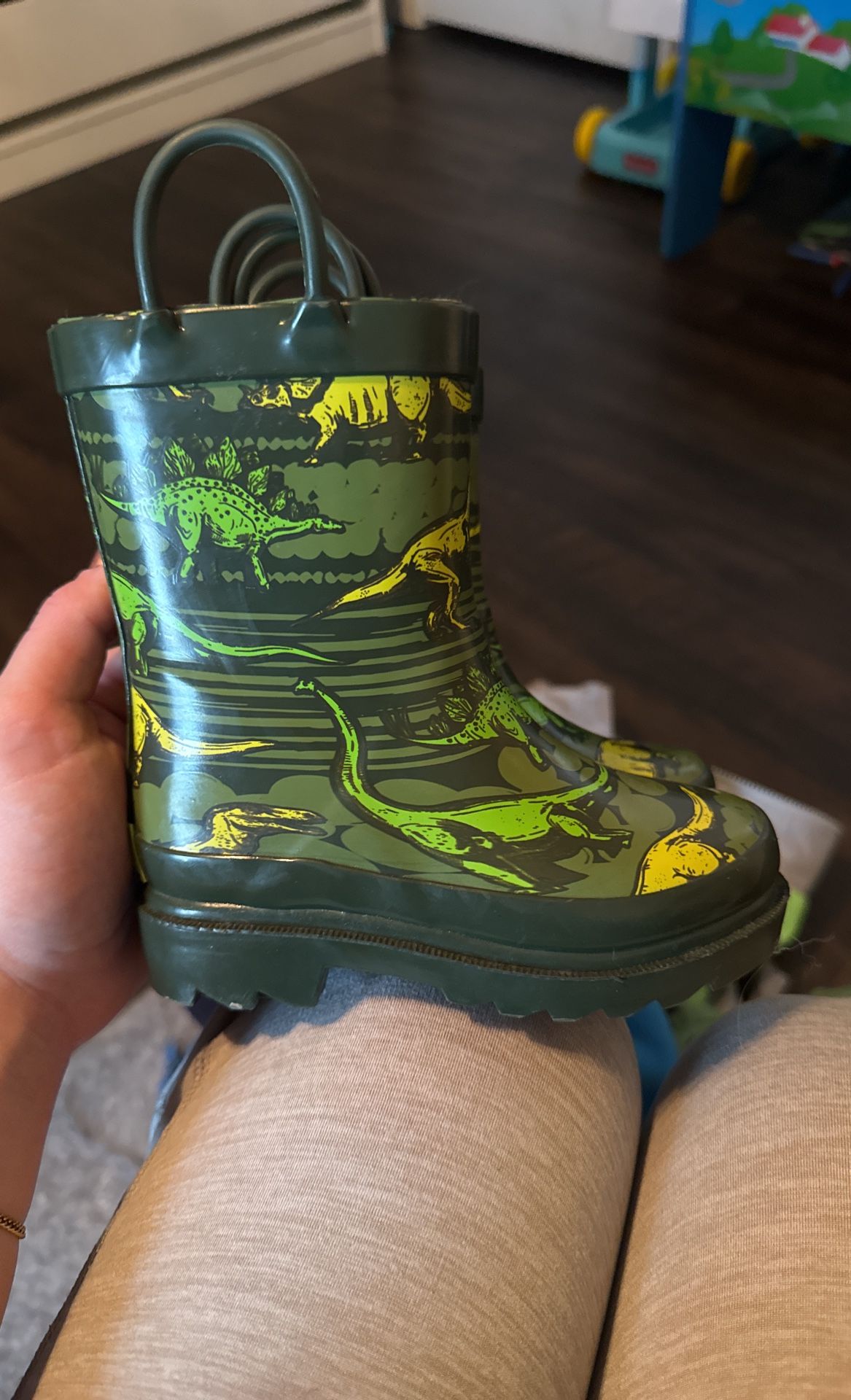 RAIN BOOTS