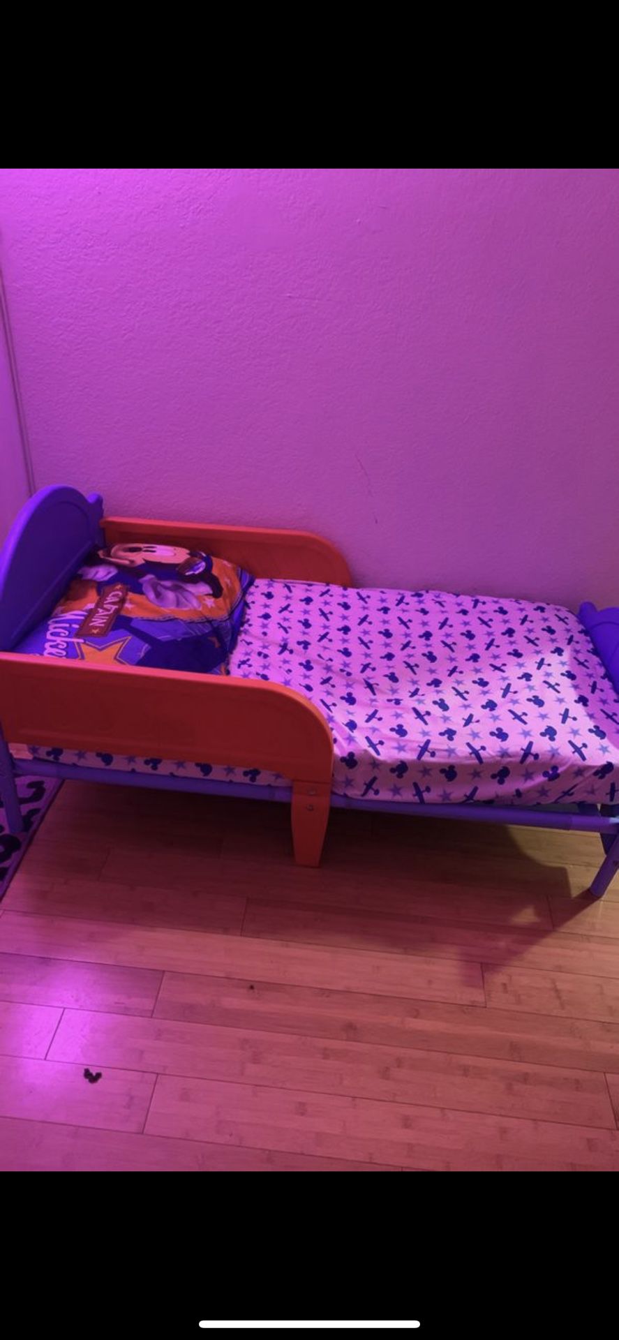 Toddler bed with mattress, free sheets