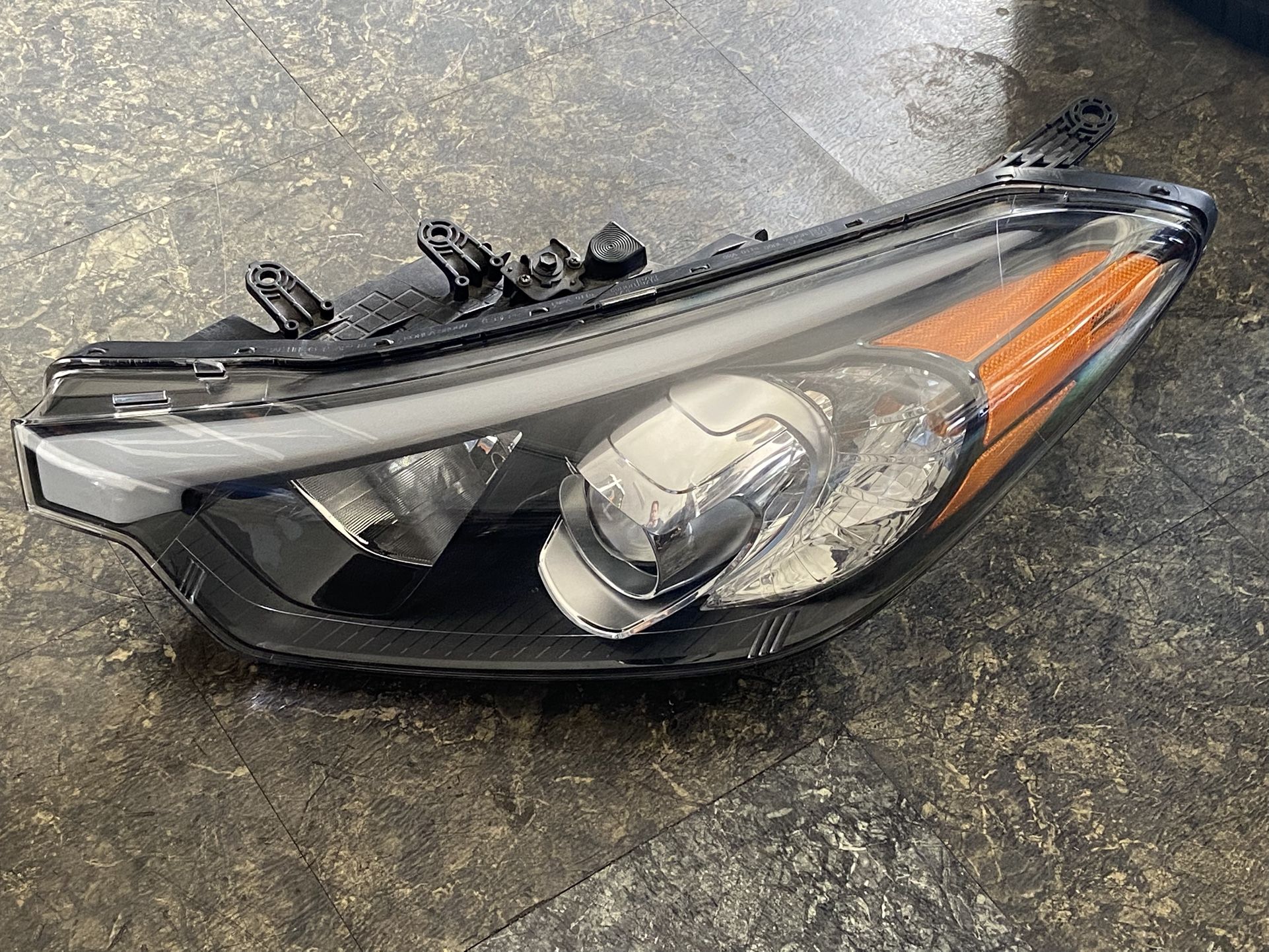 2014-2016 Kia Forte Left Headlight