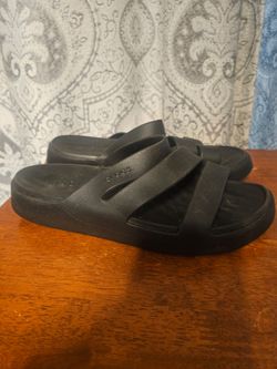 Croc women's sandles size 7