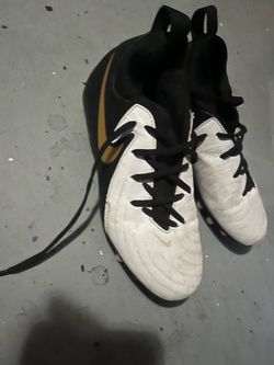 Soccer cleats 2.5 boys