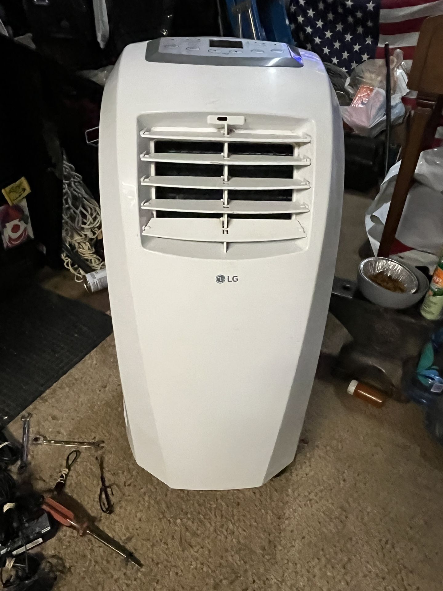 LG 10,000 BTU PORTABLE AC UNIT