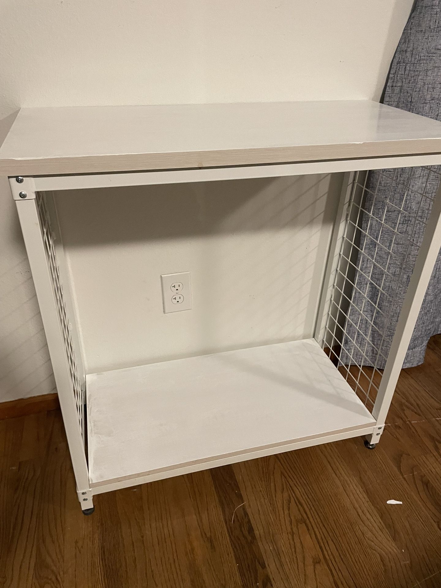 Nice White Entry Table